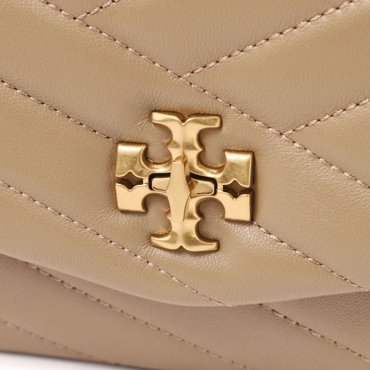 新品　TORY BURCH ブリテン 2Way チェーンショルダー ウォレット TORY BURCH キャメル チェーンウォレット TORY BURCH トリーバーチ
