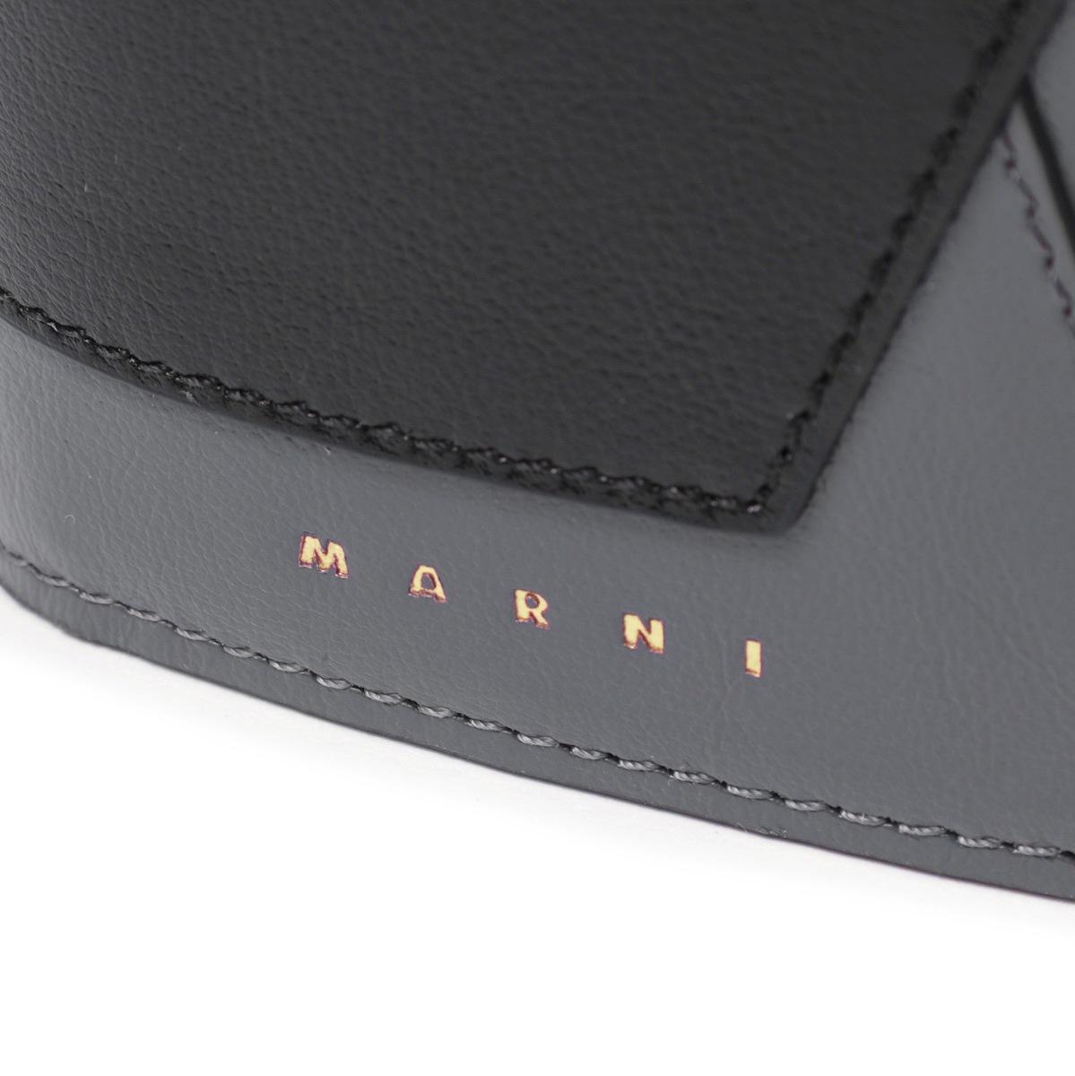マルニ　BILLFOLD W/COIN PURS レザー MARNI（マルニ） MARNI BIFOLD W/COIN PURSE サフィアーノレザー 二