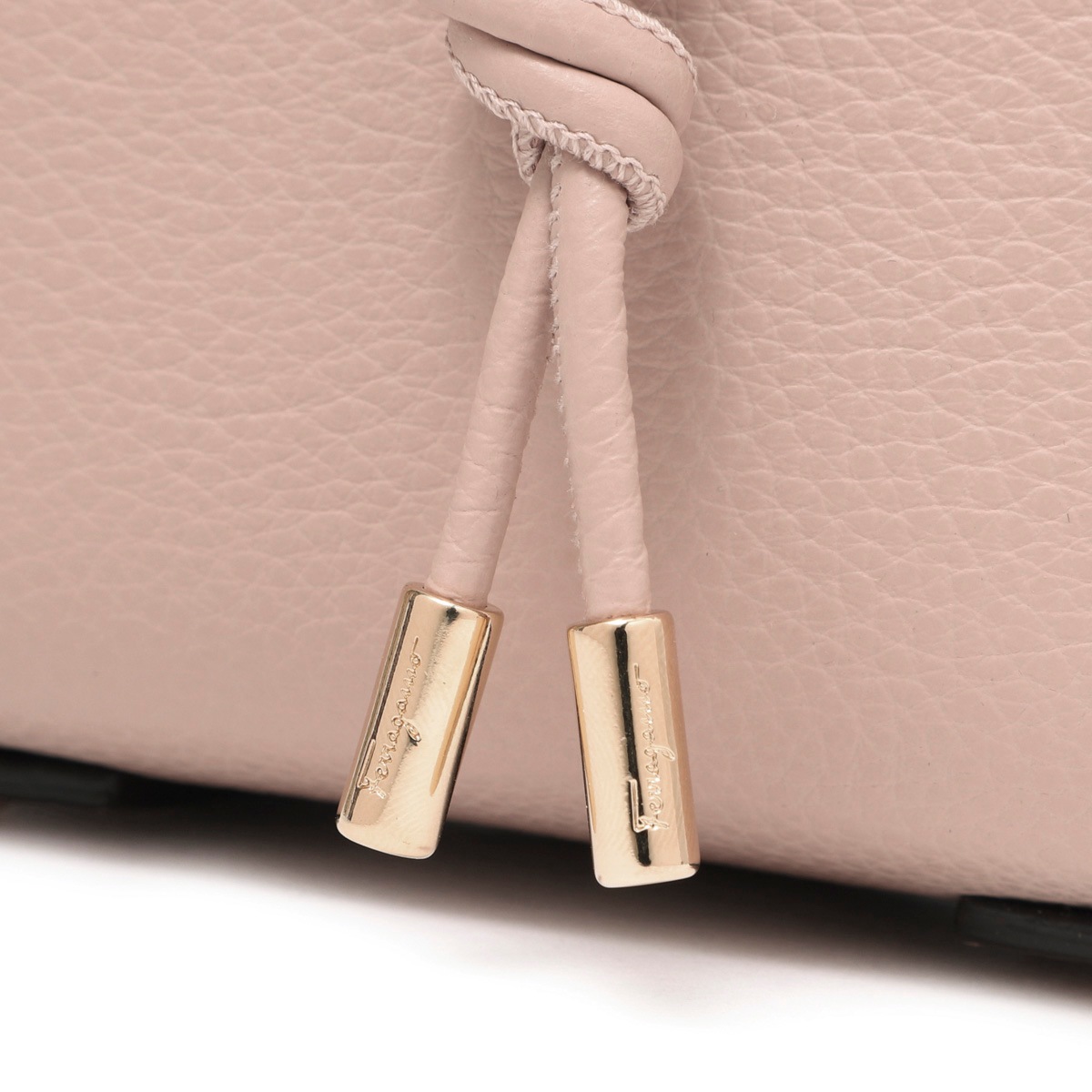 FERRAGAMO (Salvatore Ferragamo) フェラガモ ショルダーバッグ