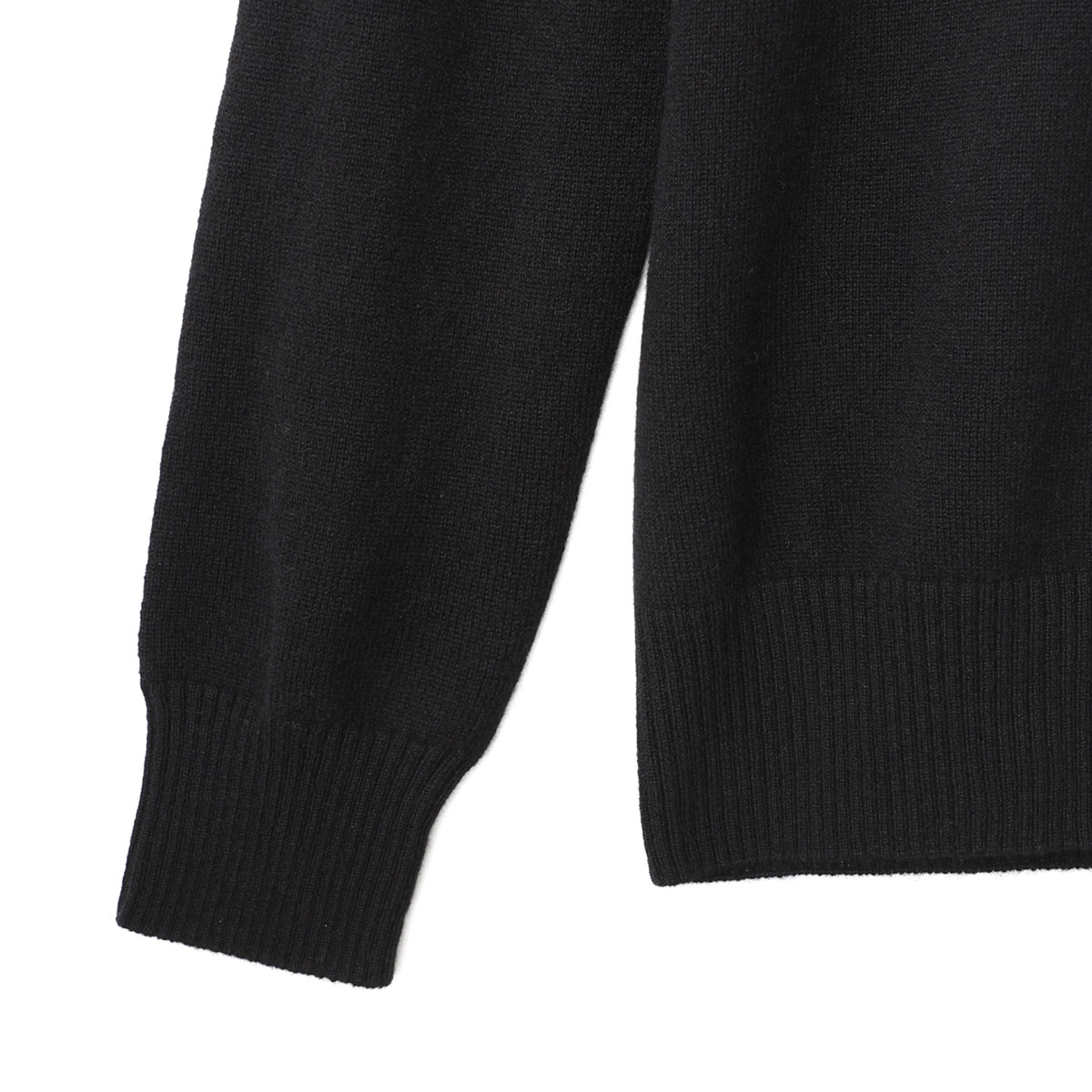 【値下げ中】Giorgio Armani 薄手　ハイネックニット GIORGIO ARMANI（ニット/セーター）のフリマアイテム一覧