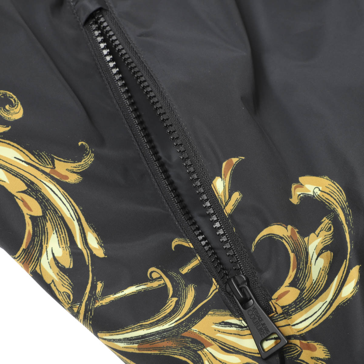 VERSACE ブラック ジップアップ カーディガン Sサイズ VERSACE ブラック ジップアップ カーディガン Sサイズ