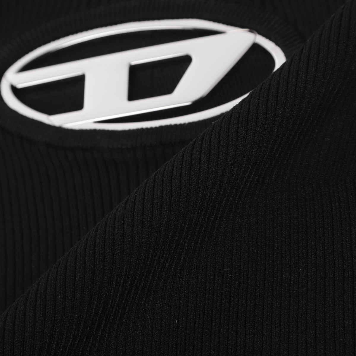 最終値下げ　DIESEL オーバル メタルDロゴ シャイニータンクトップ 最終値下げ DIESEL オーバル メタルDロゴ シャイニータンクトップ 最終