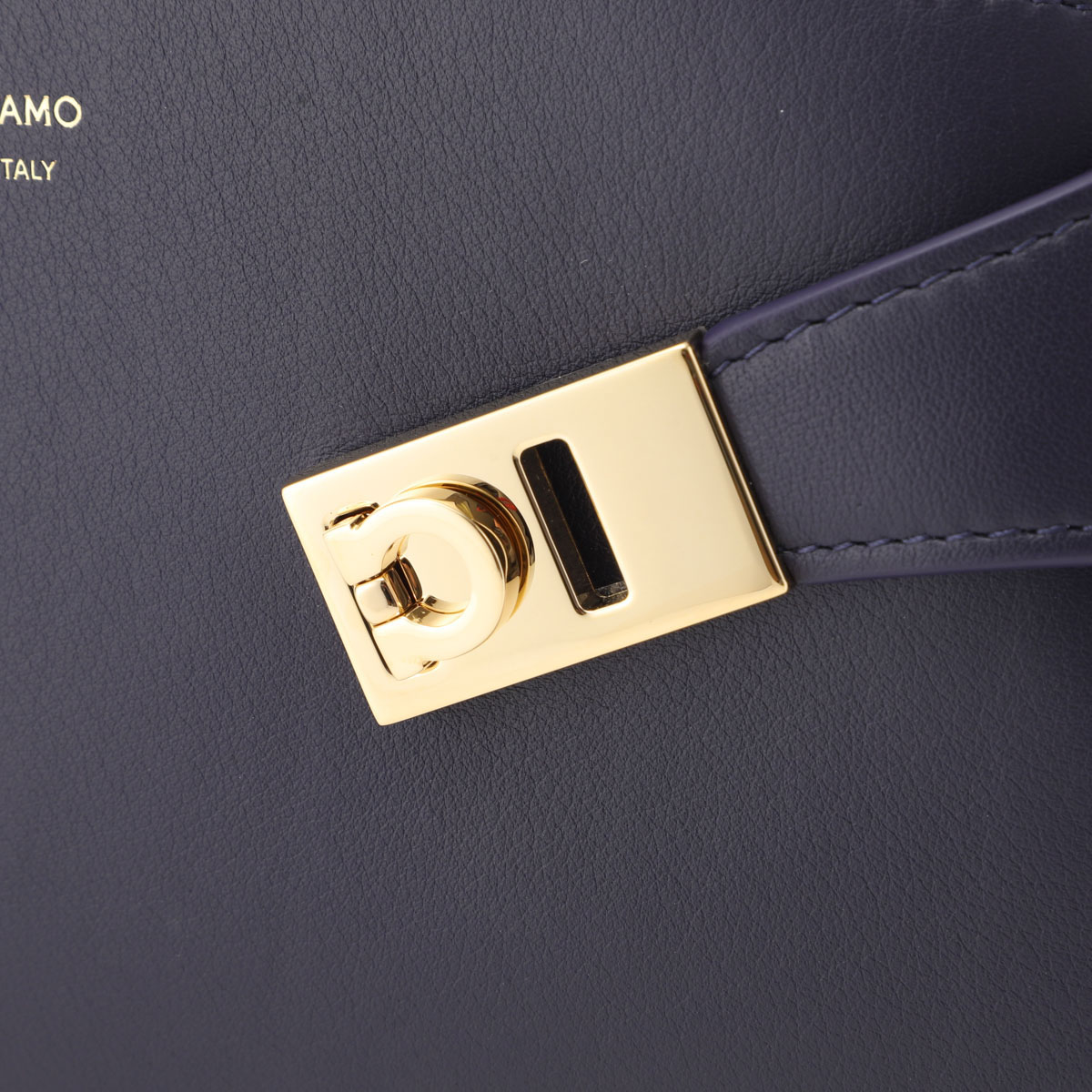 FERRAGAMO フェラガモ ショルダーバッグ/クロスボディバッグ/HUG MINI CROSSBODY BAG ハグ レディース
