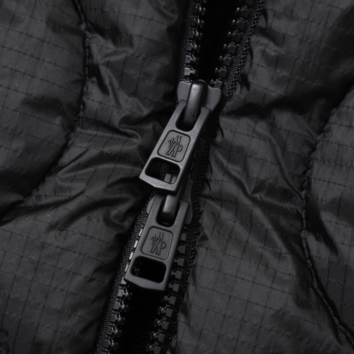 MONCLER モンクレール ダウン切り替え ジップアップ