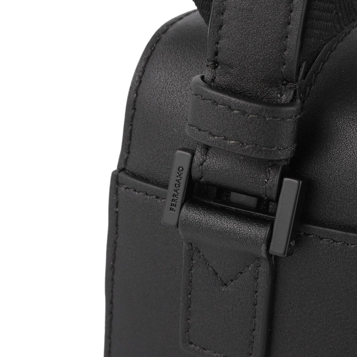 Ferragamo☆カットアウト クロスボディバッグ Ferragamo☆カットアウト クロスボディバッグ