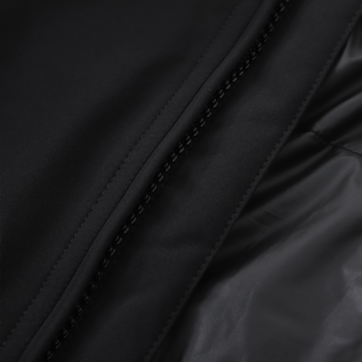 【アウトレット】【ラスト1点】STONE ISLAND ストーンアイランド 中綿入り ジップアップ ブルゾン/フーデッド ブルゾン/4100086 SOFT SHELL-R_E.DYE TECHNOLOGY WITH PRIMALOFT メンズ