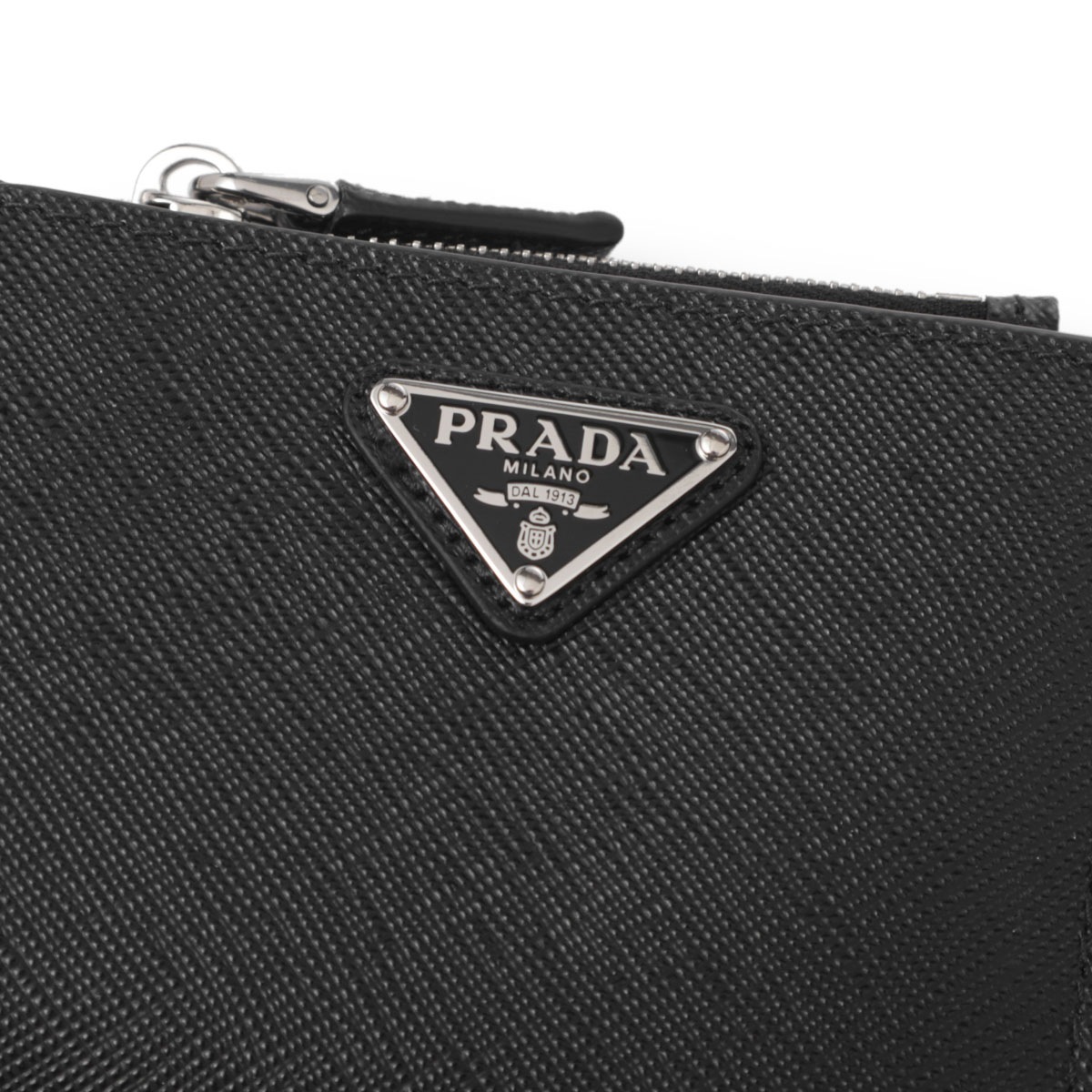 PRADA　二つ折り財布　チェーン付き　カードあり　メンズ PRADA プラダ 2つ折り財布 小銭入れ付き/チェーン付き