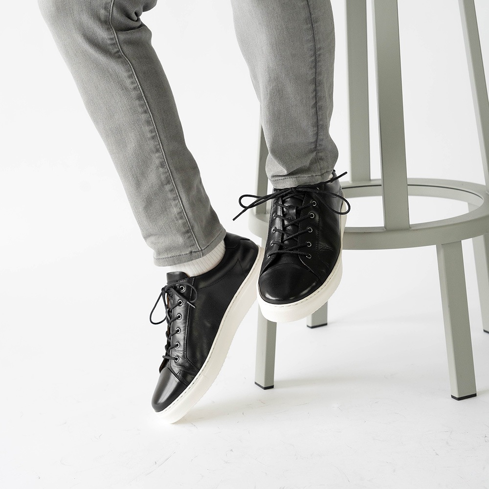 OZZY BLACK レースアップスニーカー