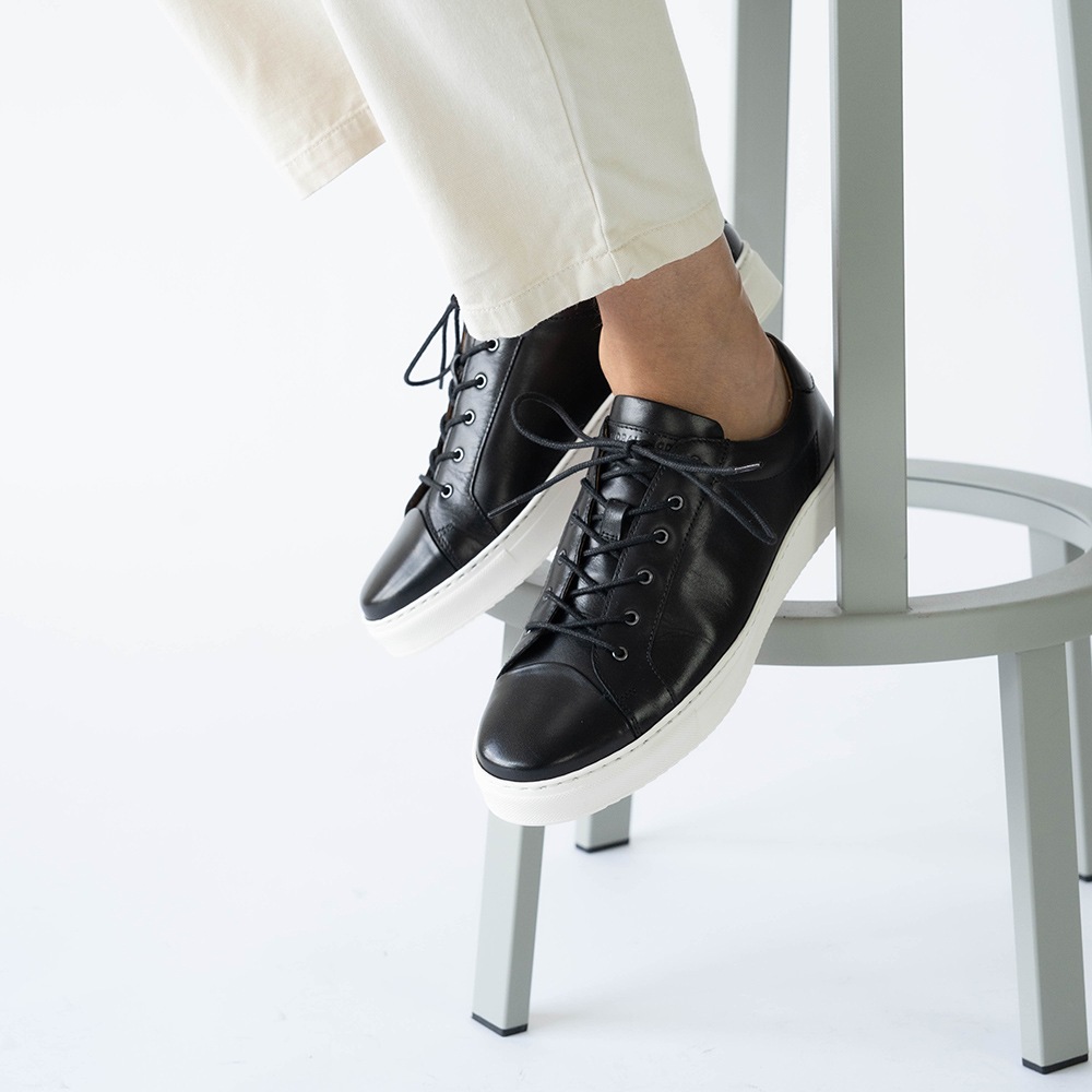 OZZY BLACK レースアップスニーカー