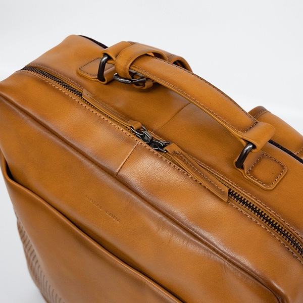 NASH TAN 大容量バックパック