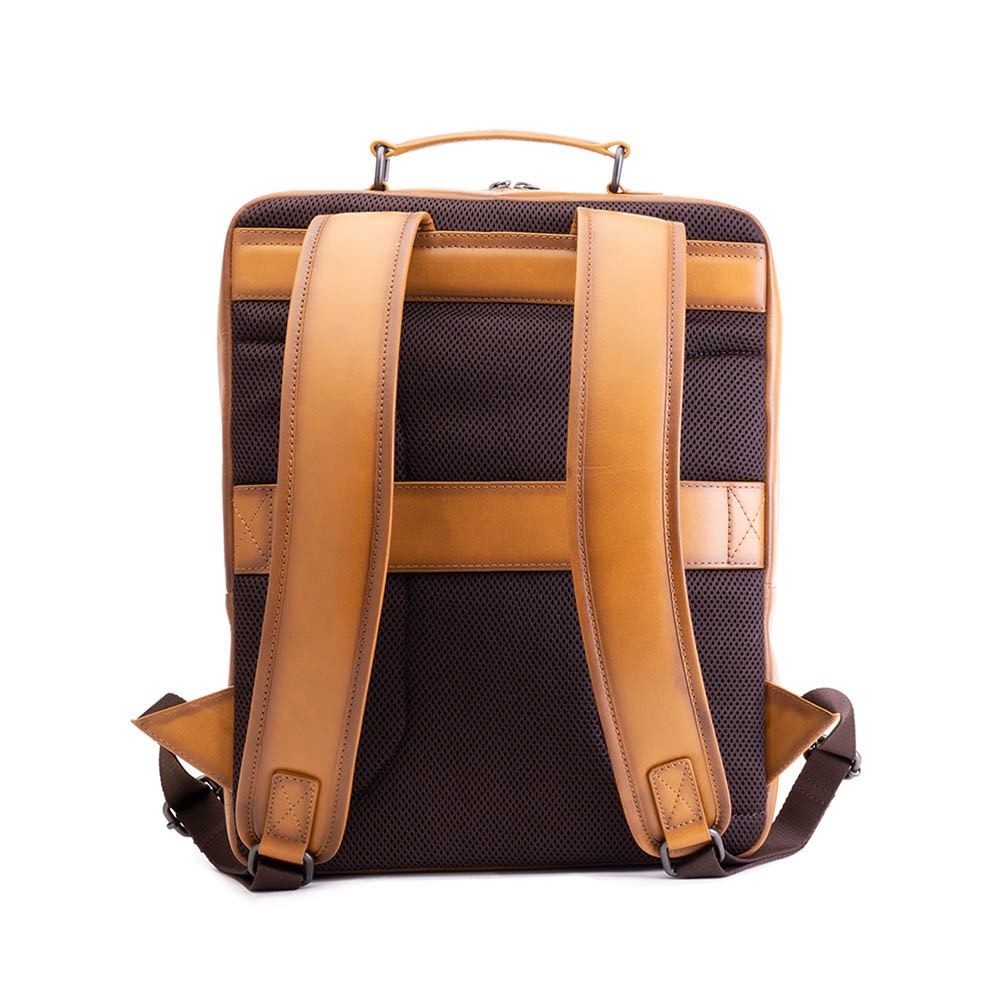 NASH TAN 大容量バックパック