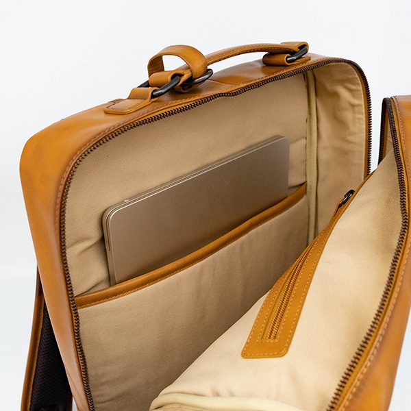 NASH TAN 大容量バックパック