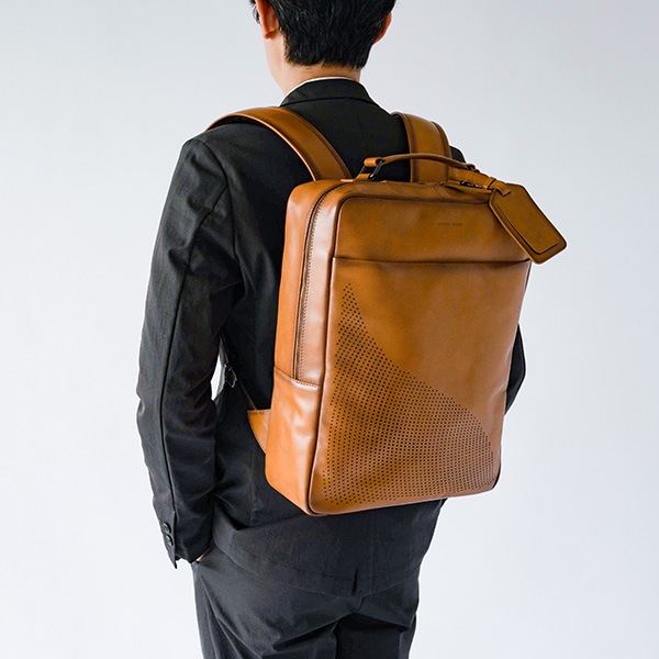 NASH TAN 大容量バックパック