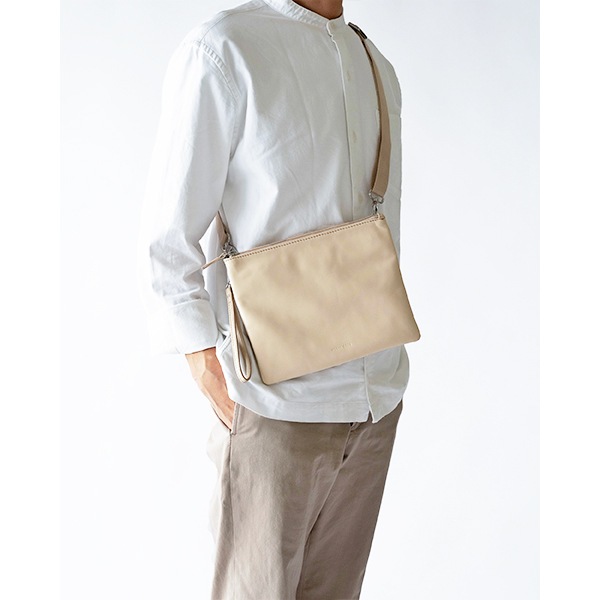 MILAN BEIGE 軽量レザーサコッシュ
