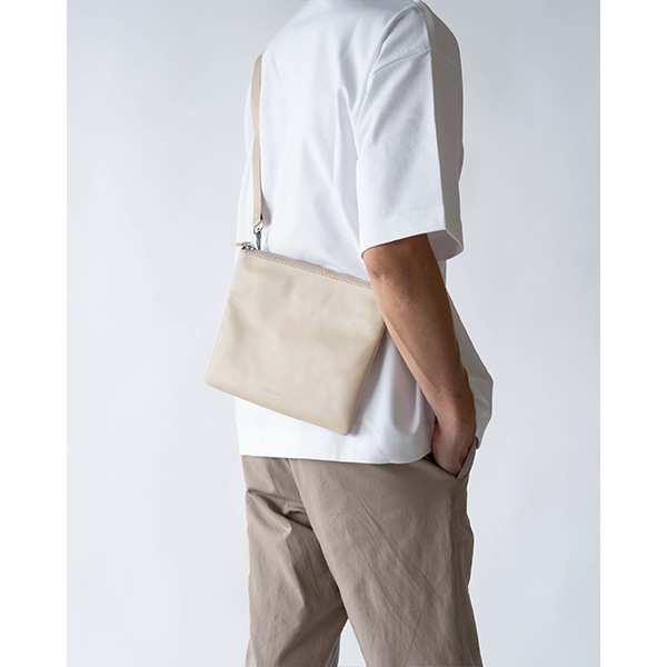 MILAN BEIGE 軽量レザーサコッシュ