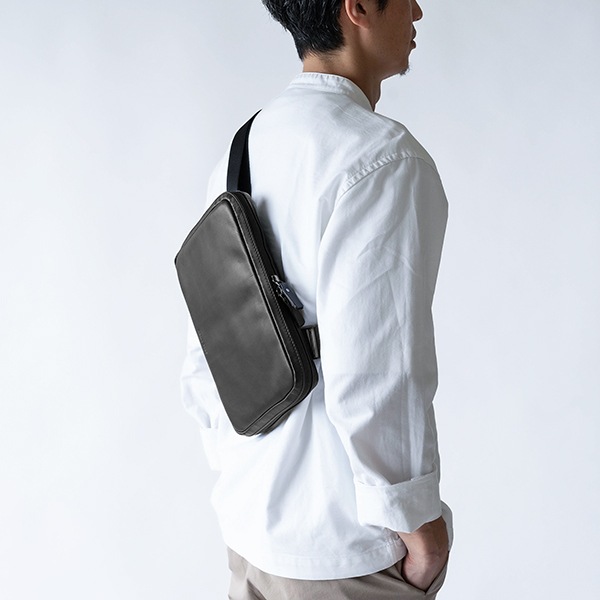 WINSTON BLACK スリムボディーバッグ 11インチ