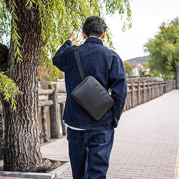 WINSTON BLACK スリムボディーバッグ 11インチ