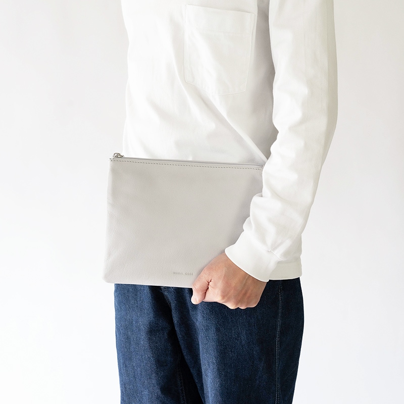 MILAN WHITE 軽量レザーサコッシュ