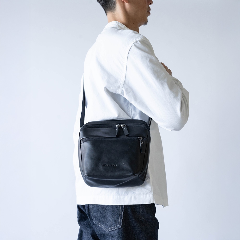 DENVER BLACK 軽量ミニショルダーバッグ