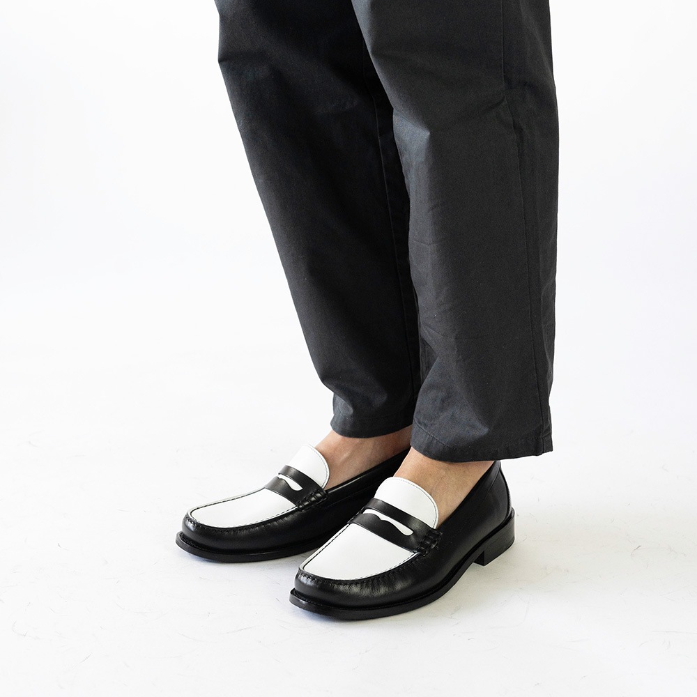 CAMBRIDGE BLACK&WHITE モカシンローファー