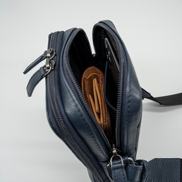 美品 MOODBOARDPRINTショルダーバッグ MICHAEL KORS（マイケルコース） ショルダーバッグ バッグ GREENWICH