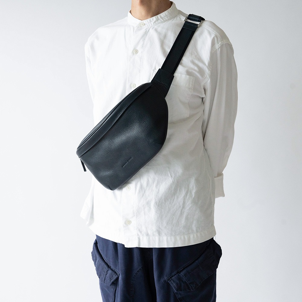 YORK NAVY ショルダー ボディーバッグ