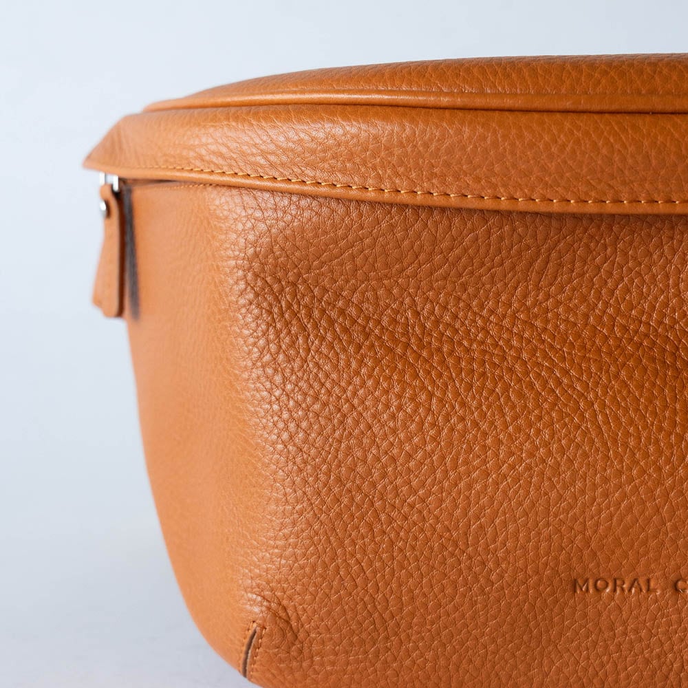 YORK COGNAC ショルダー ボディーバッグ
