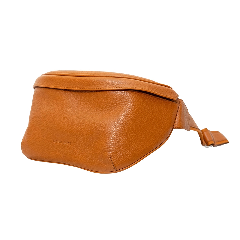 YORK COGNAC ショルダー ボディーバッグ