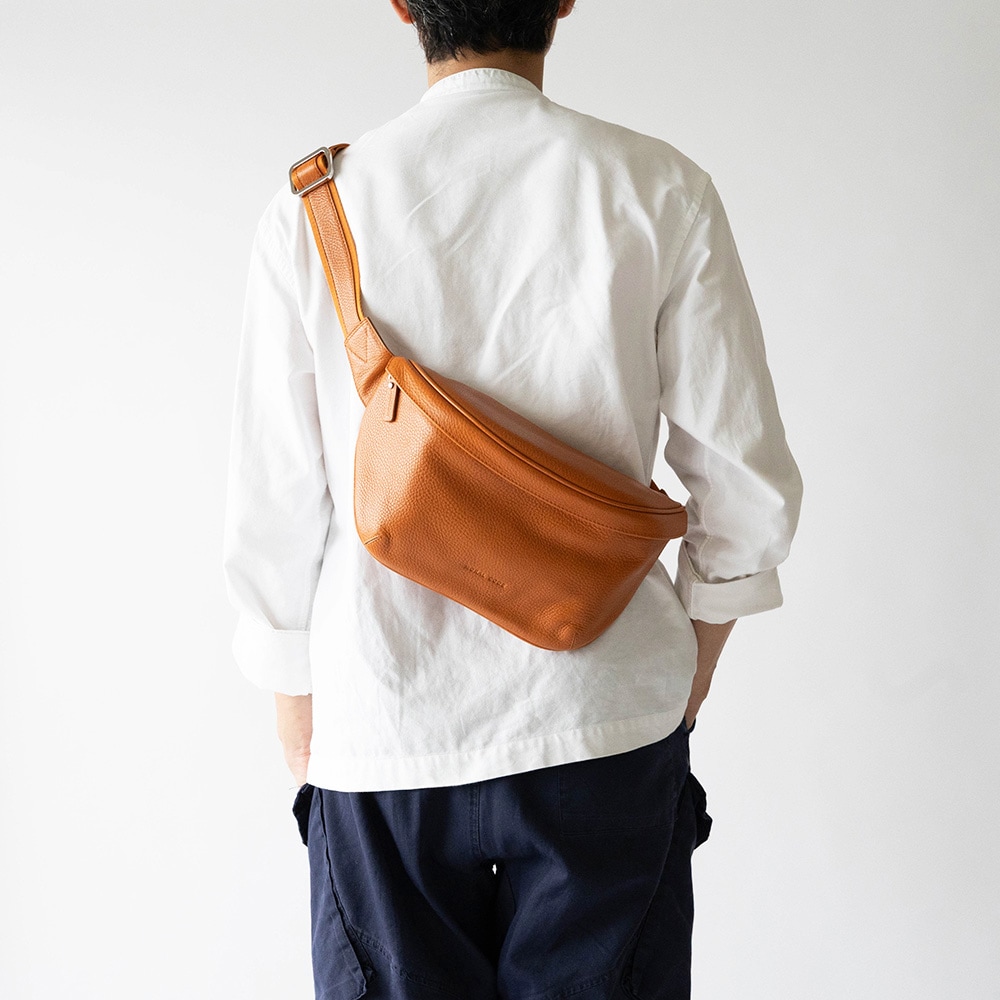 YORK COGNAC ショルダー ボディーバッグ