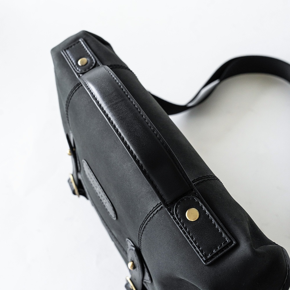 ISLINGTON MATTE BLACK ヌバック ショルダーバッグ