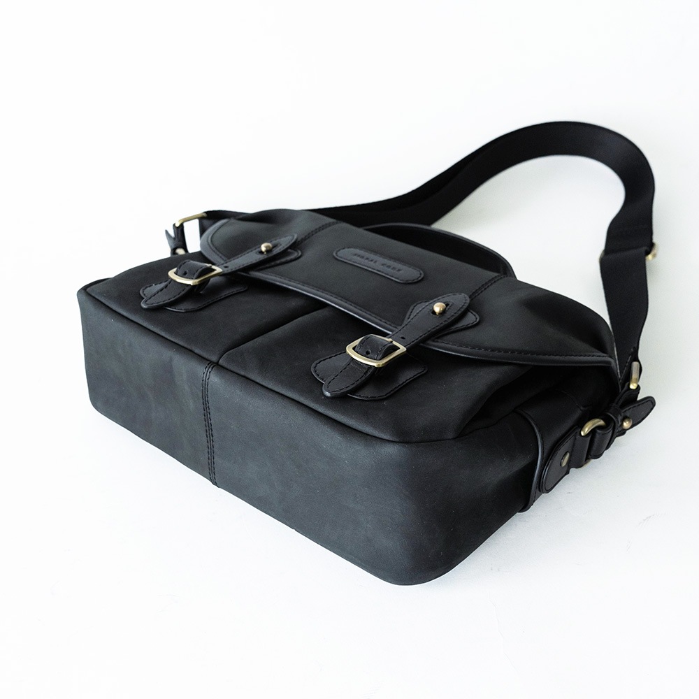 ISLINGTON MATTE BLACK ヌバック ショルダーバッグ