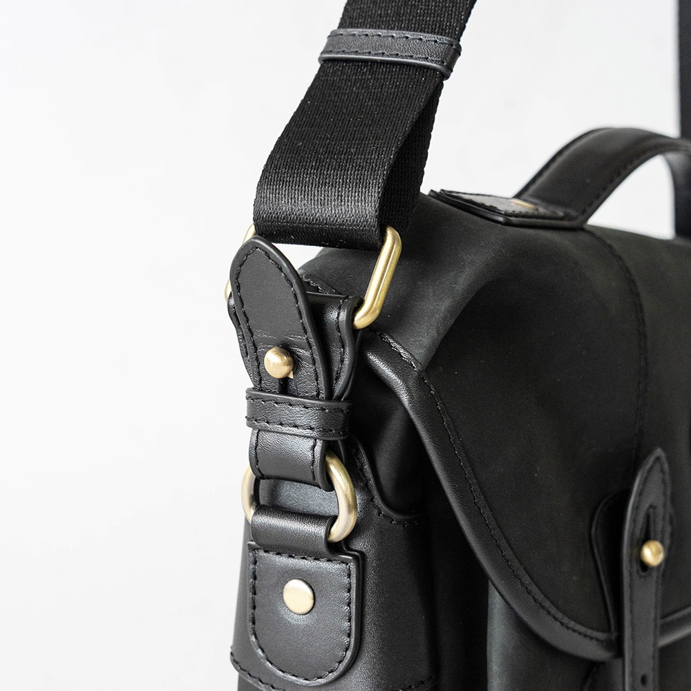 ISLINGTON MATTE BLACK ヌバック ショルダーバッグ