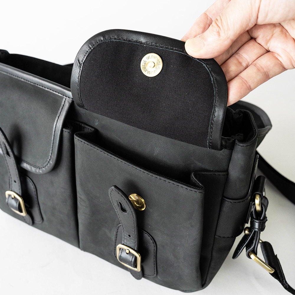 ISLINGTON MATTE BLACK ヌバック ショルダーバッグ