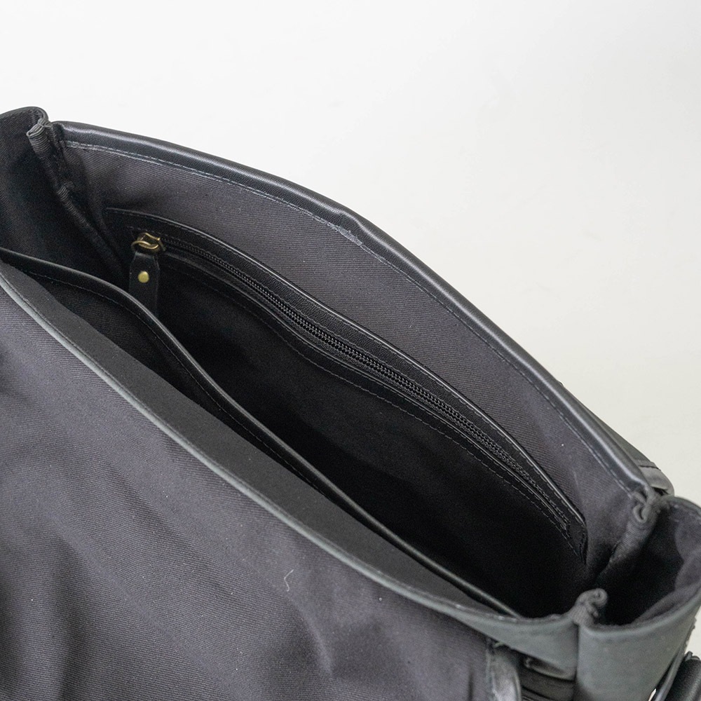 ISLINGTON MATTE BLACK ヌバック ショルダーバッグ
