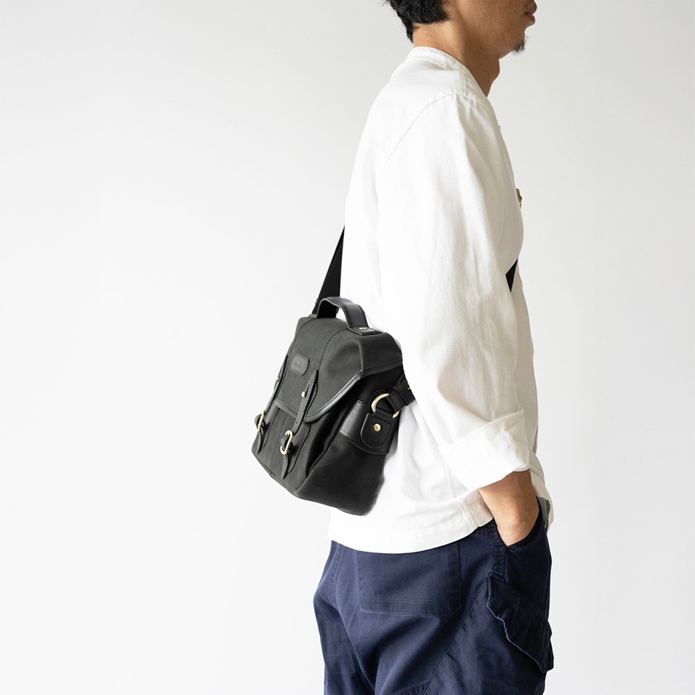 ISLINGTON MATTE BLACK ヌバック ショルダーバッグ