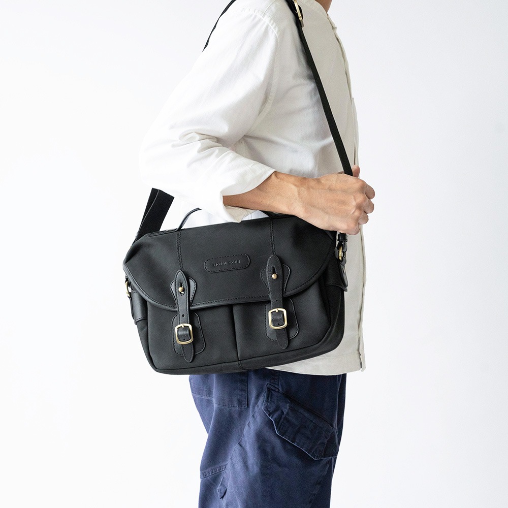 ISLINGTON MATTE BLACK ヌバック ショルダーバッグ