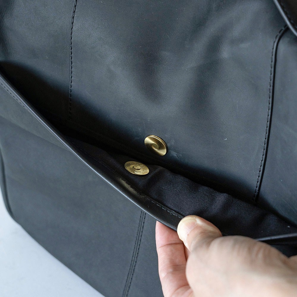 NORWICH MATTE BLACK ヌバック ショルダーバッグ