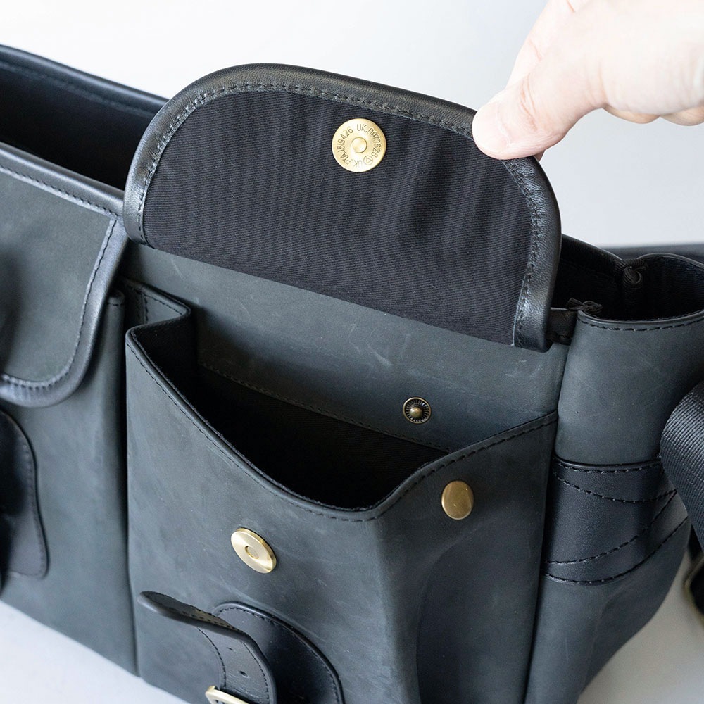 NORWICH MATTE BLACK ヌバック ショルダーバッグ