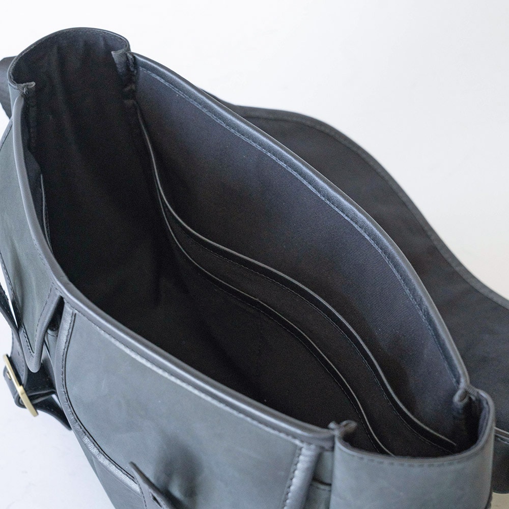 NORWICH MATTE BLACK ヌバック ショルダーバッグ