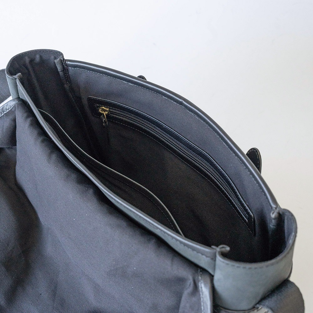 NORWICH MATTE BLACK ヌバック ショルダーバッグ