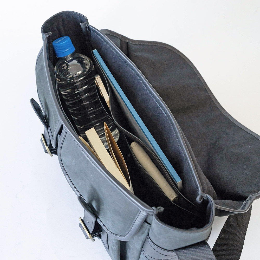 NORWICH MATTE BLACK ヌバック ショルダーバッグ