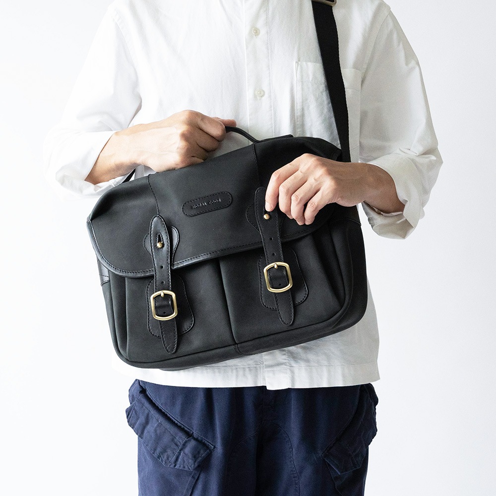 NORWICH MATTE BLACK ヌバック ショルダーバッグ
