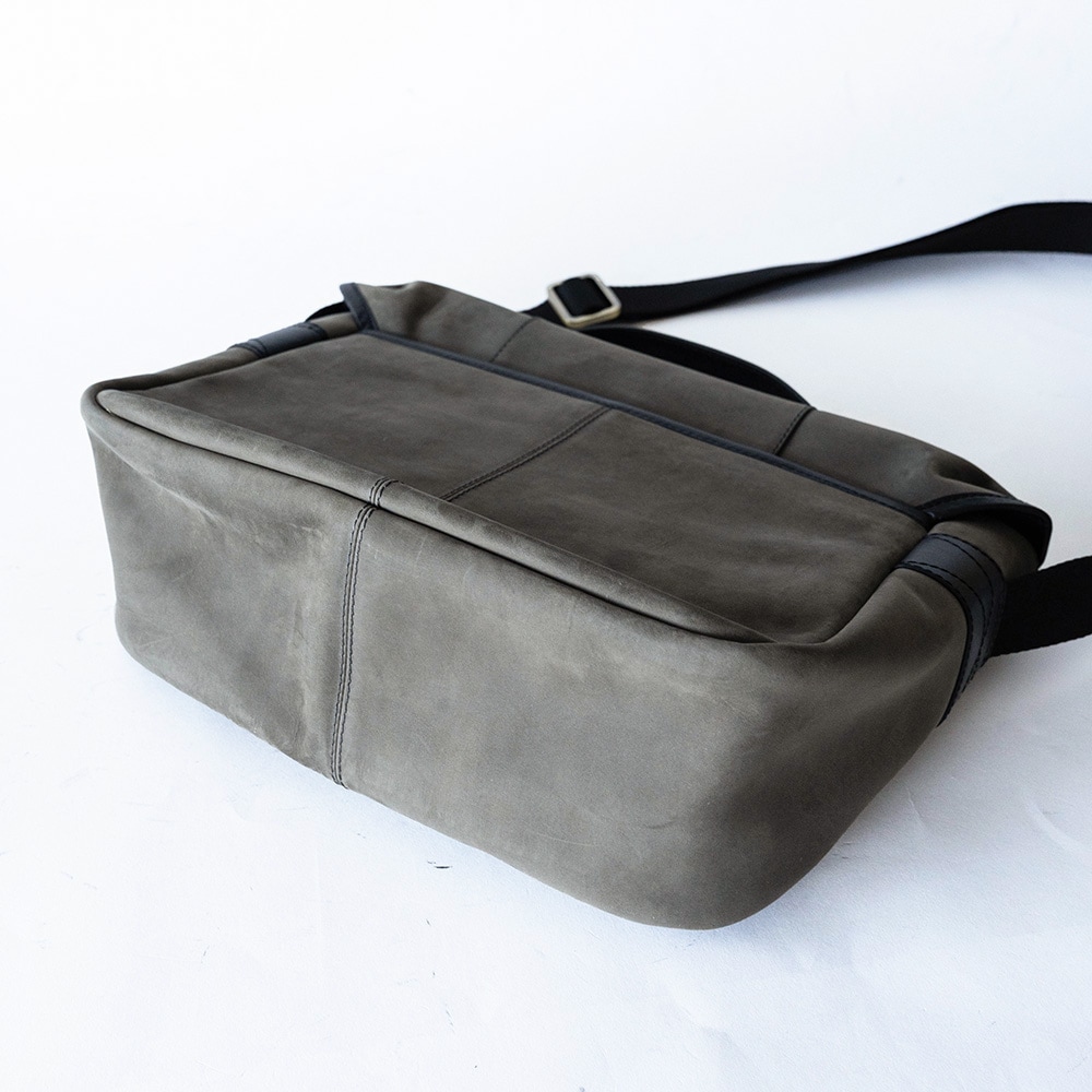 NORWICH GRAY ヌバック ショルダーバッグ
