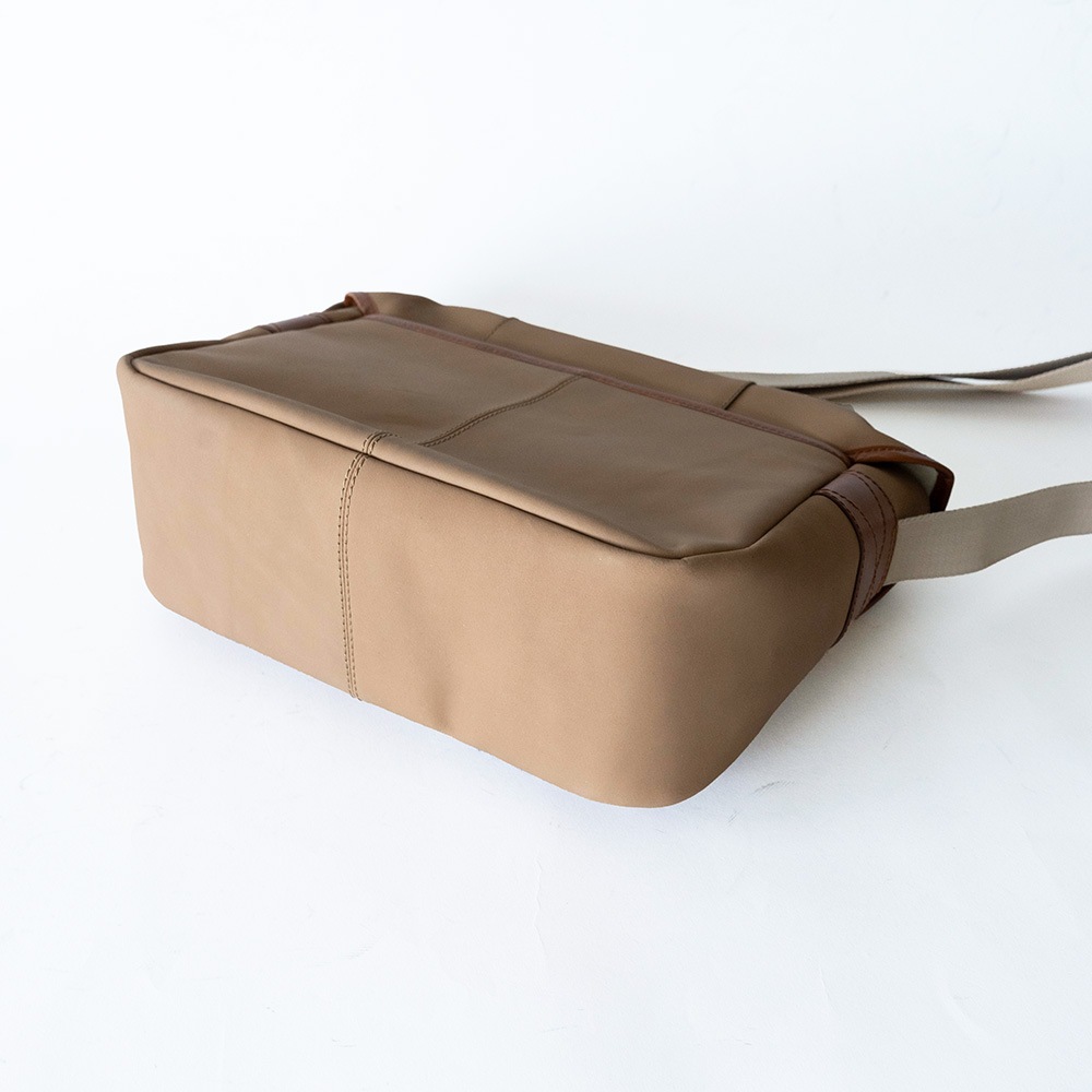 NORWICH BEIGE ヌバック ショルダーバッグ