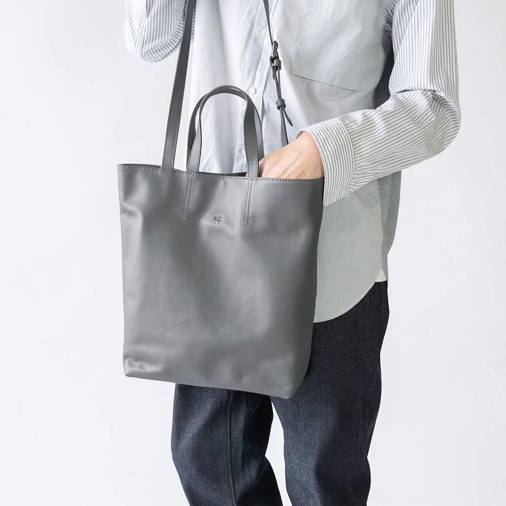 新品未使用　COLE HAAN 2way トート　ショルダー　ダークグレー系 ショルダーバッグ トート 縦型 レザー 本革 メンズ レディース