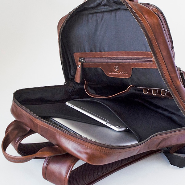 ASTER BROWN バックパック