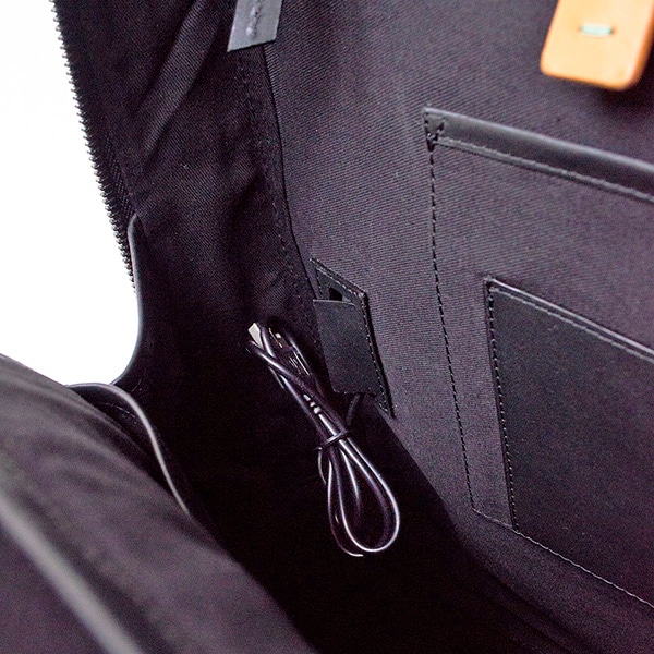 AVERY BLACK バックパック