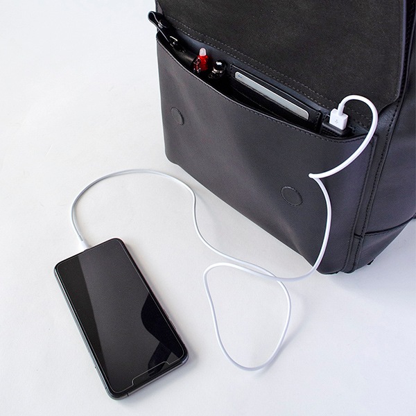 AVERY BLACK バックパック