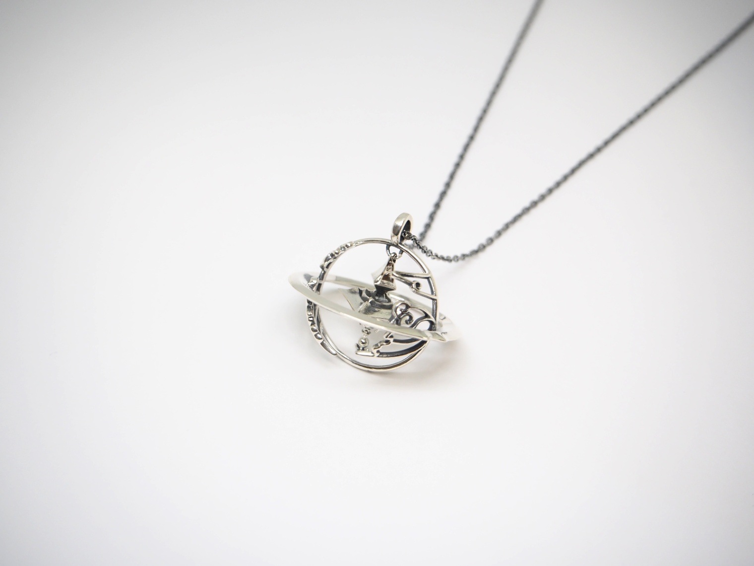 メイドインアビス』 星の羅針盤 イメージネックレス | MATERIAL CROWN