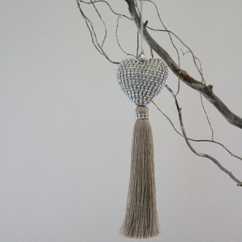 オーナメントハートストーンタッセルグレージュ